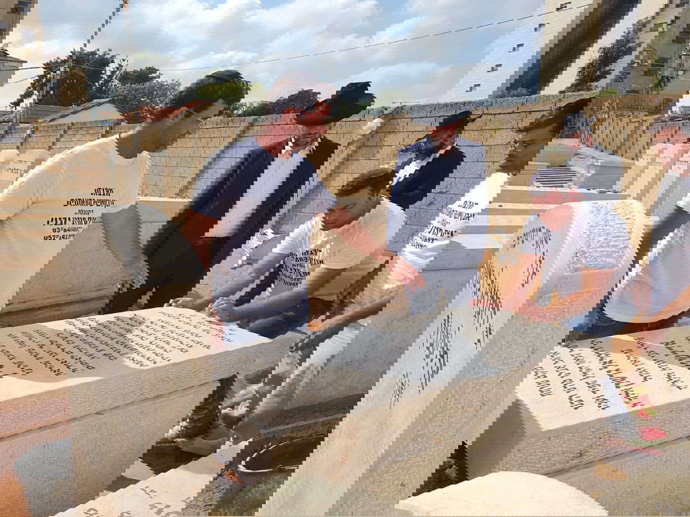 לקראת 'השלושים', הונחה המצבה על קברו של מרן ראש הישיבה הגר"ג אדלשטיין זצוק"ל