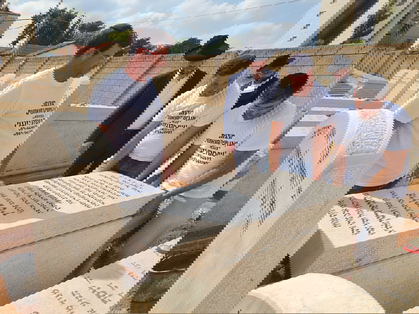 לקראת 'השלושים', הונחה המצבה על קברו של מרן ראש הישיבה הגר"ג אדלשטיין זצוק"ל