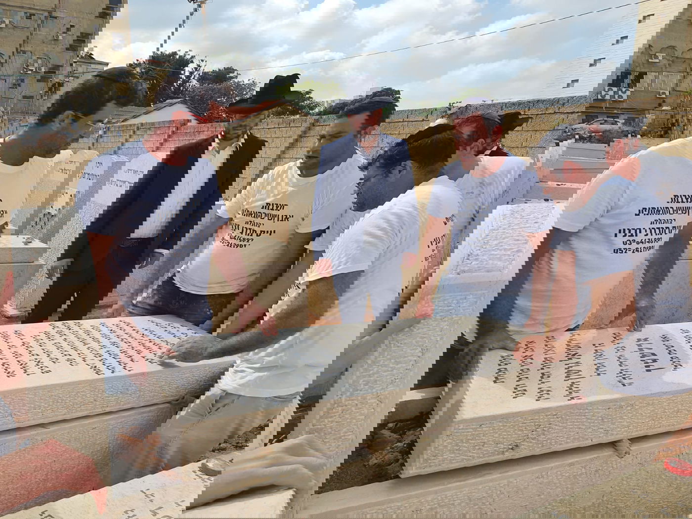 לקראת 'השלושים', הונחה המצבה על קברו של מרן ראש הישיבה הגר"ג אדלשטיין זצוק"ל