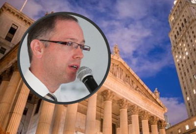 בית משפט בניו יורק. בעיגול: רוזנברג