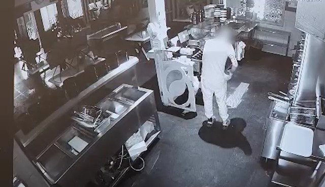 פורץ לעסק וגונב קופות צדקה