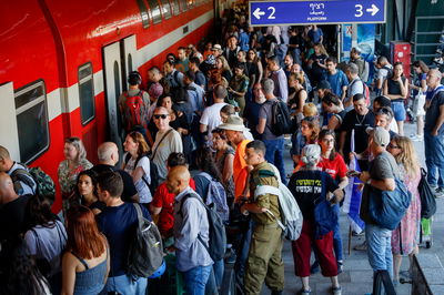 מפגינים בדרך לנתב"ג