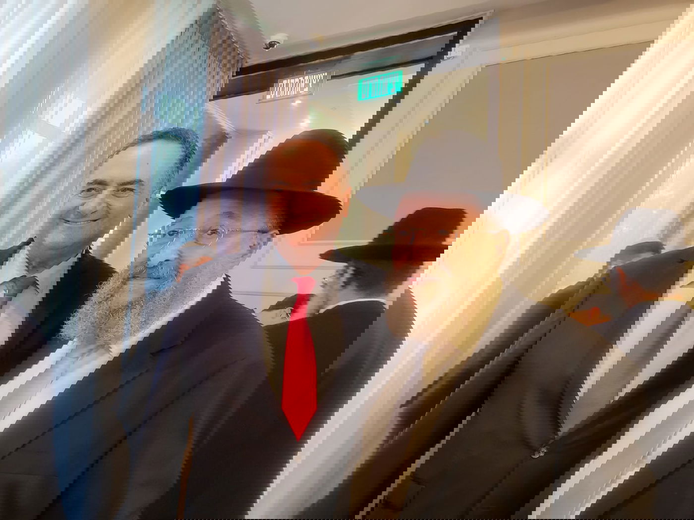 השר יואב בן צור חיתן את בת הזקונים; כולם התייצבו | צפו