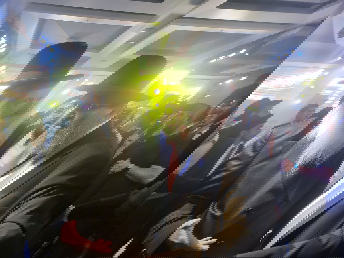 השר יואב בן צור חיתן את בת הזקונים; כולם התייצבו | צפו