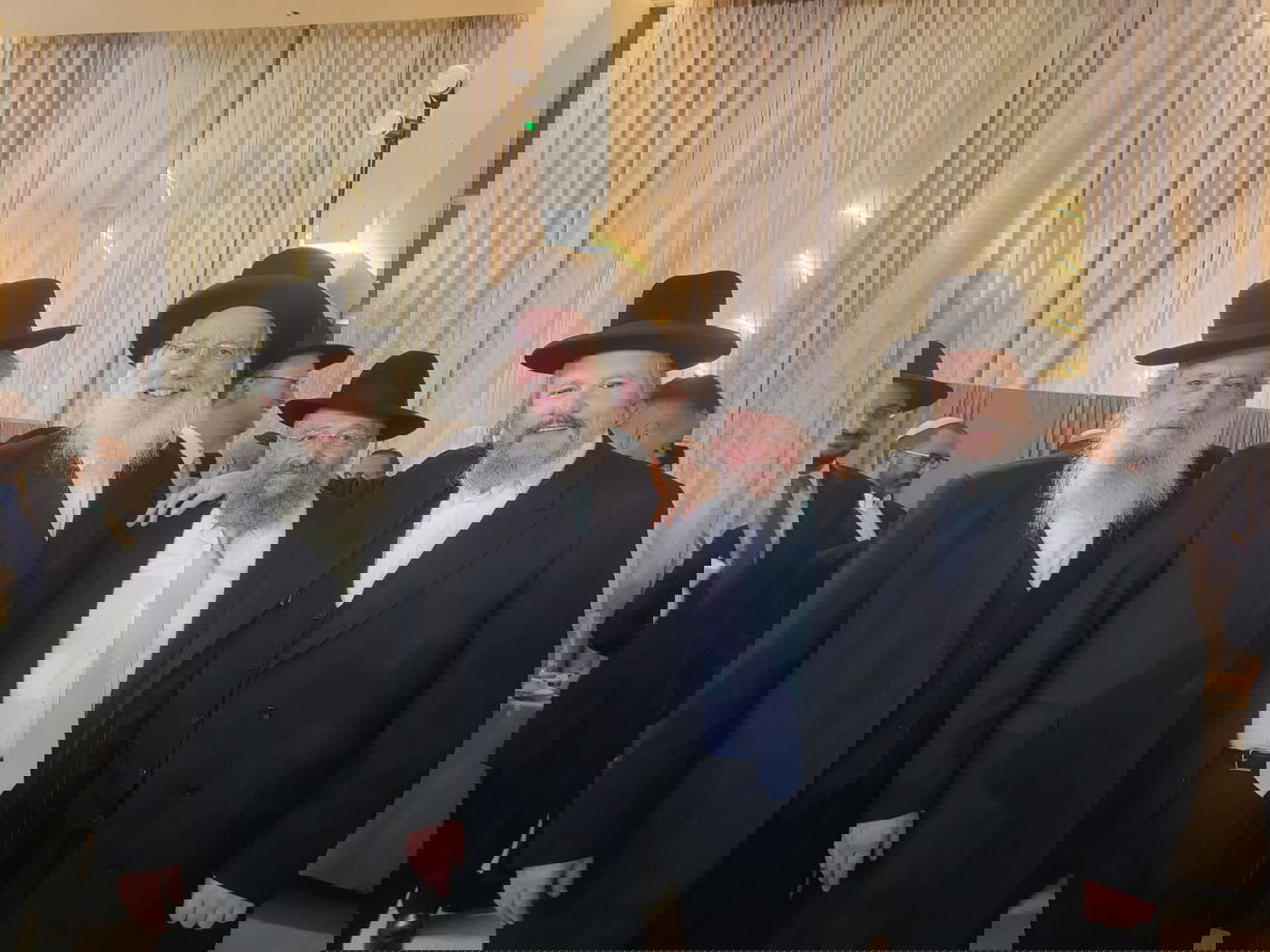 השר יואב בן צור חיתן את בת הזקונים; כולם התייצבו | צפו