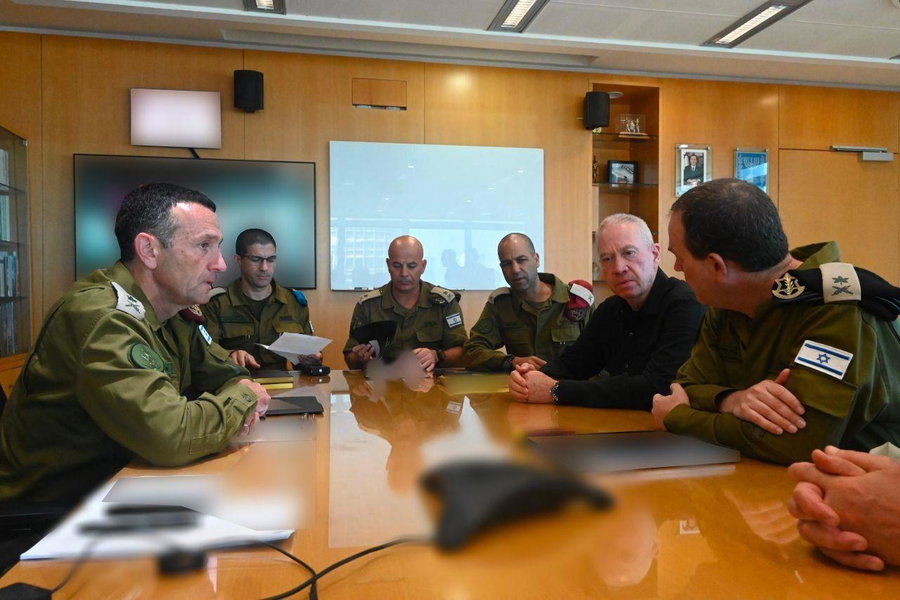 שר הביטחון והרמטכ"ל בהערכת מצב