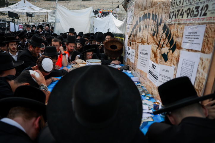 תיעוד: תפילת שחרית על ציונו של 'האור החיים' בהר הזיתים