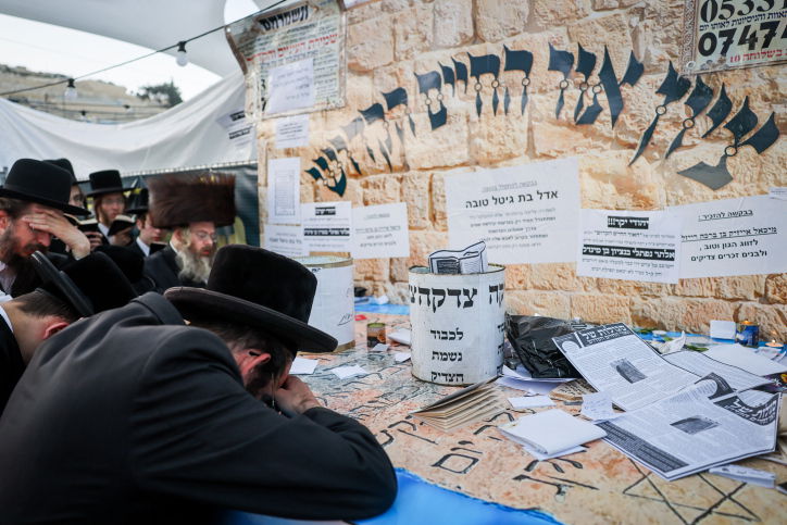 תיעוד: תפילת שחרית על ציונו של 'האור החיים' בהר הזיתים