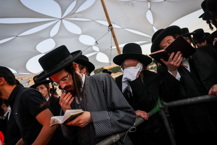 תיעוד: תפילת שחרית על ציונו של 'האור החיים' בהר הזיתים