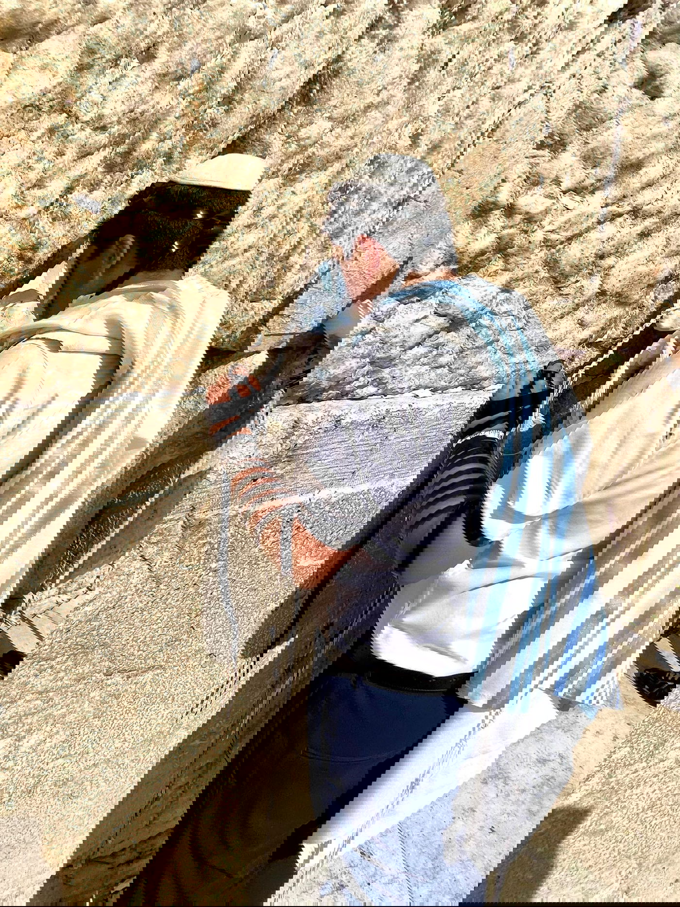 עשרות נערים מקהילת 'אנוסי משהד' חגגו בר מצווה בכותל