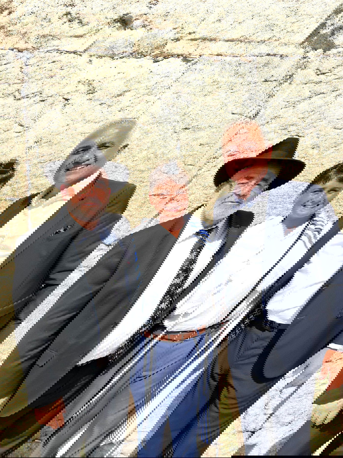 עשרות נערים מקהילת 'אנוסי משהד' חגגו בר מצווה בכותל