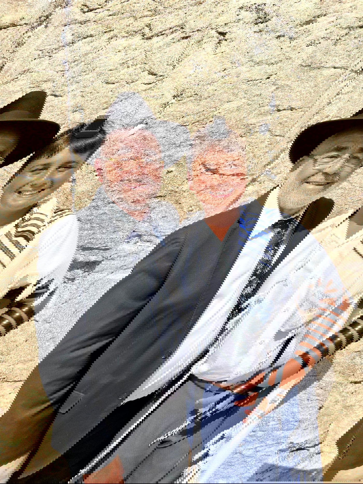 עשרות נערים מקהילת 'אנוסי משהד' חגגו בר מצווה בכותל