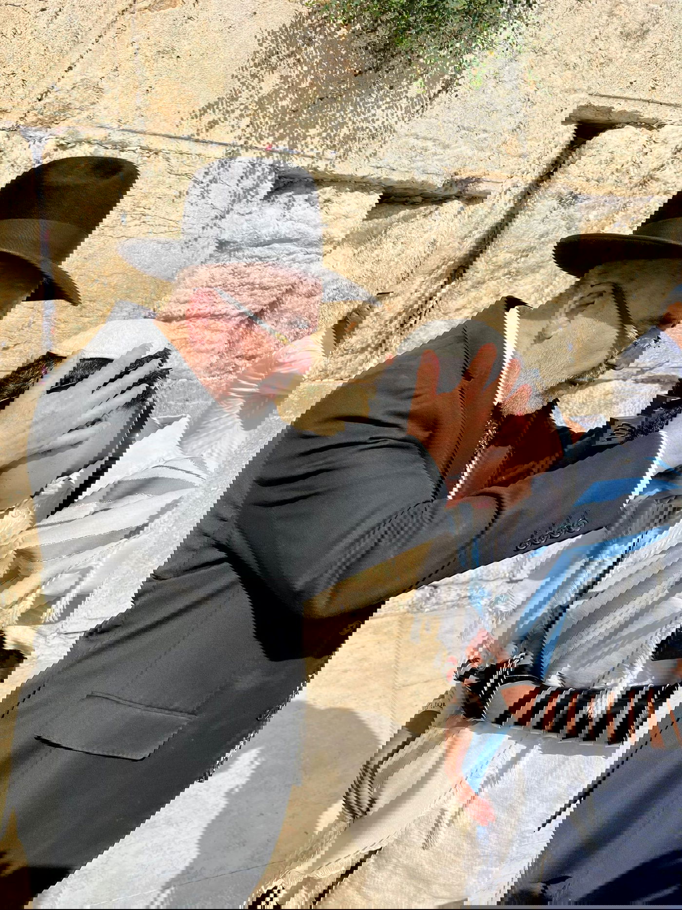 עשרות נערים מקהילת 'אנוסי משהד' חגגו בר מצווה בכותל