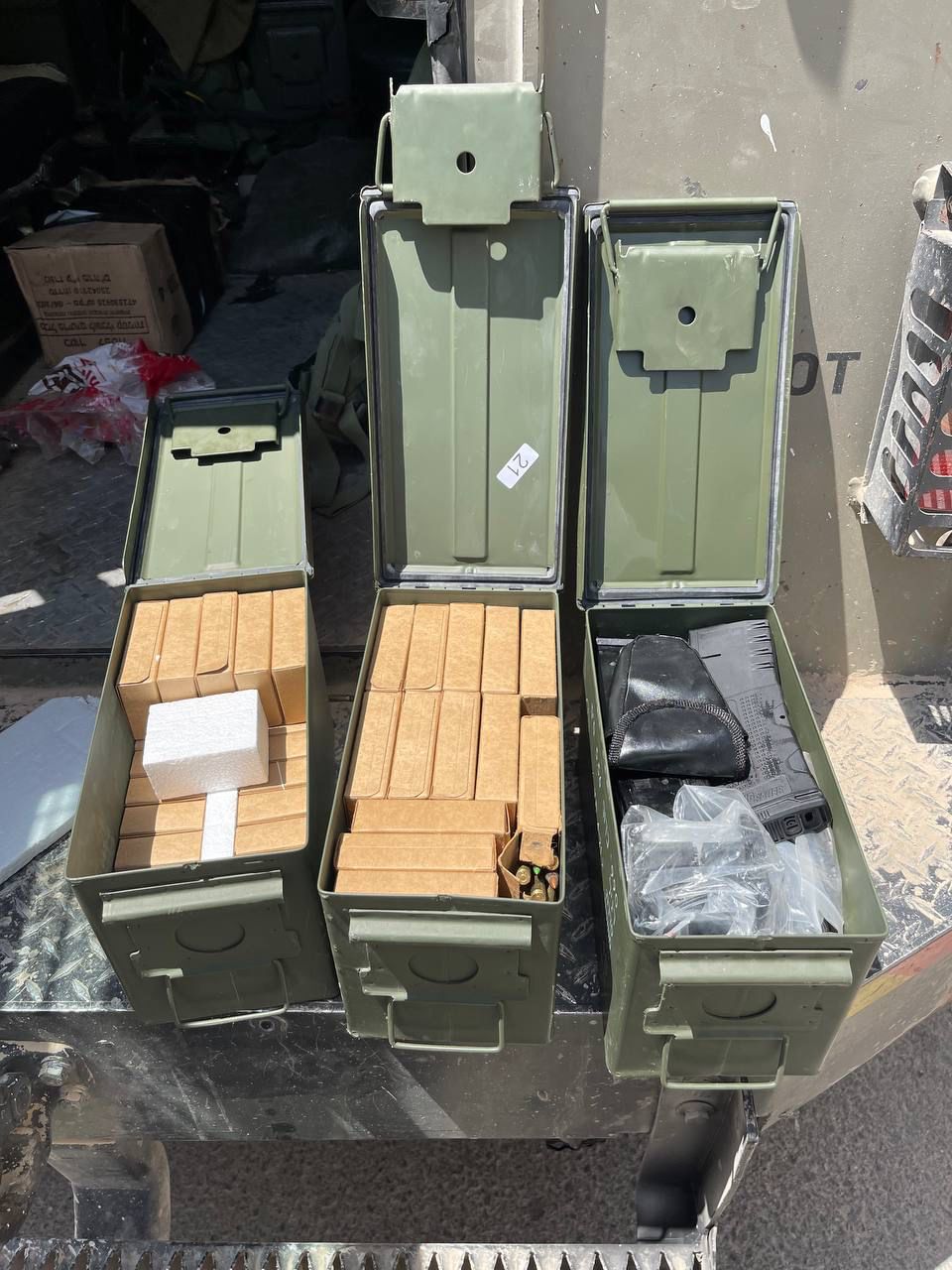 כספי טרור ותחמושת שנתפסו על ידי לוחמי סיירת נח"ל