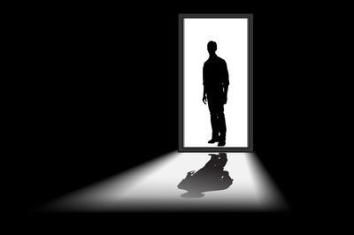 האמא לא הפסיקה "לחפור" לבן הישיבה, והוא התנכר בחזרה | סיפור מטלטל