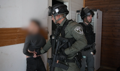 אקדח ומטען חבלה נתפסו בפשיטה בכפר קאסם | תיעוד