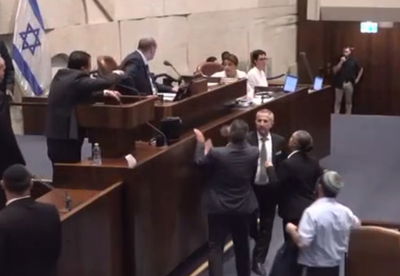 מהומת ענק במליאה: עודה הורד מהדוכן, היועמ"שית סולקה