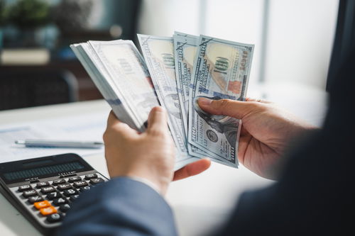 האברך לחץ את אשתו לקחת עבודה מפוקפקת, כדי להרוויח יותר כסף | זה מה שהציל את הגירושים