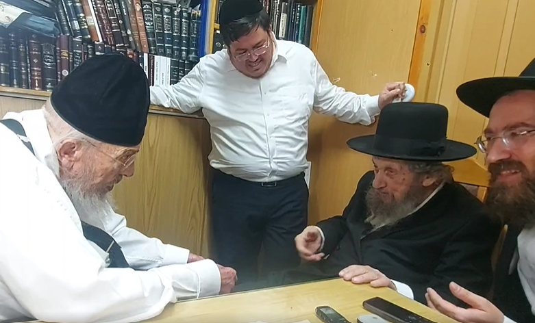 "נצליח יחד נגד תעודת הזהות"  • מה היה בשיחה בין הגר"ד לנדו להגרב"מ אזרחי? |  תיעוד