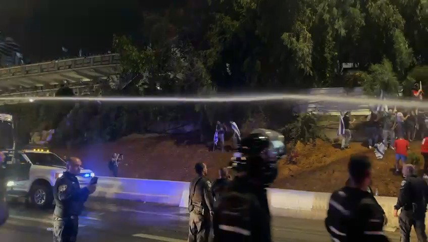 מכת"ז מניס את הפורעים מנתיבי איילון