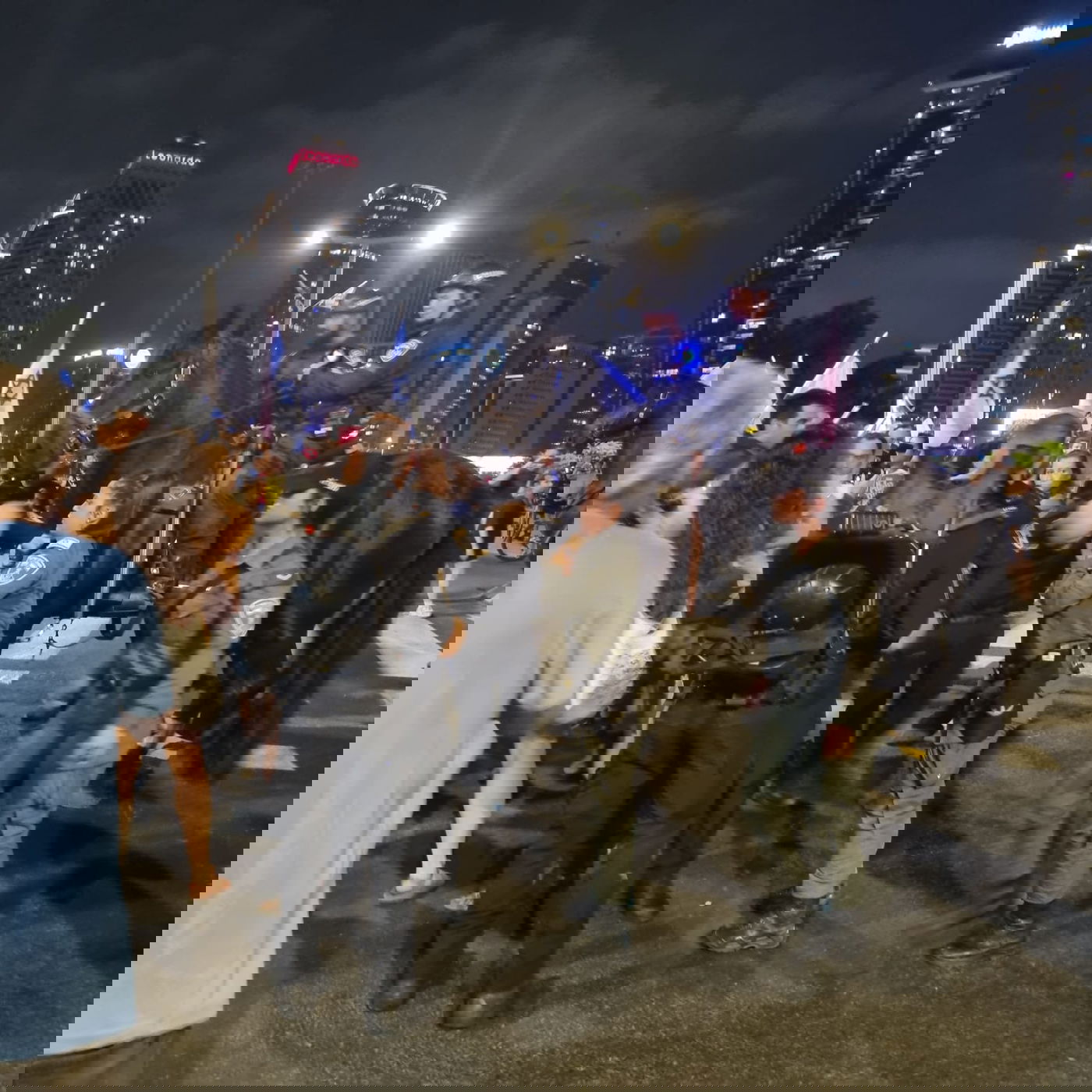 מתפרעים מתעמתים עם שוטרים באיילון