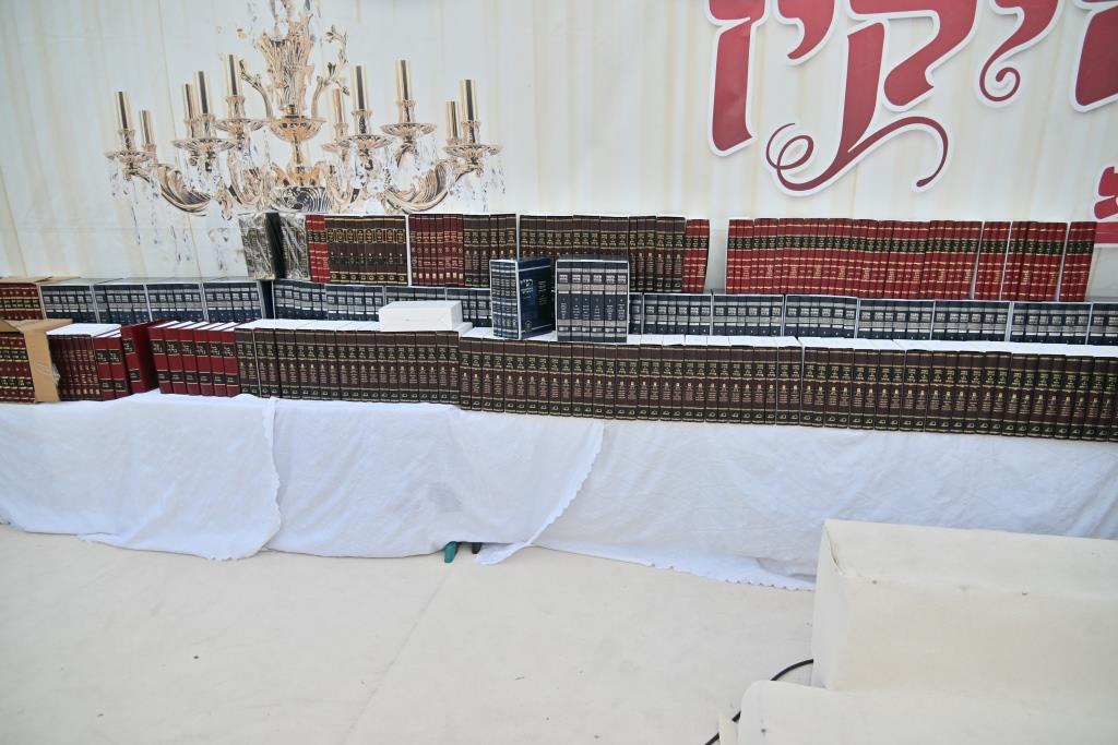 150 תלמידי החיידר נבחנו בעל פה על מועד ונזיקין | תיעוד