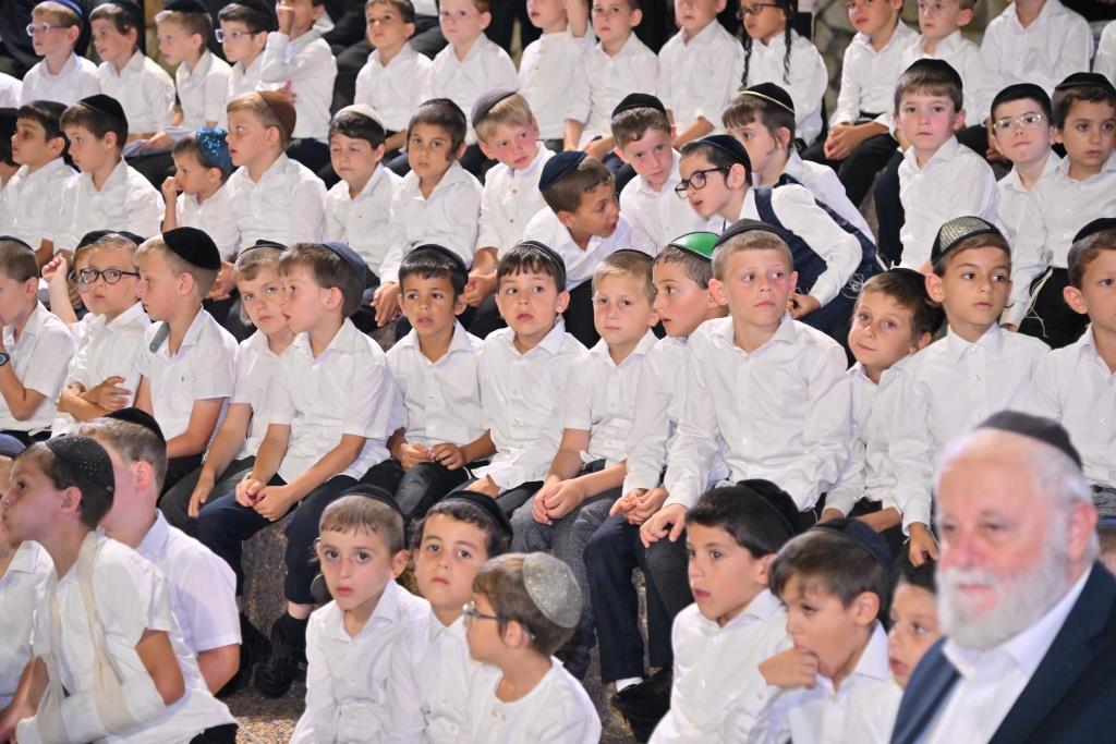 150 תלמידי החיידר נבחנו בעל פה על מועד ונזיקין | תיעוד