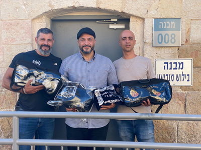 בלשים החזירו לתלמידי הישיבה תפילין שנגנבו בזמן שטבלו