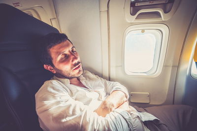 רואים איך הוא ישן להנאתו? תקראו את הכתבה וגם אתם תצליחו