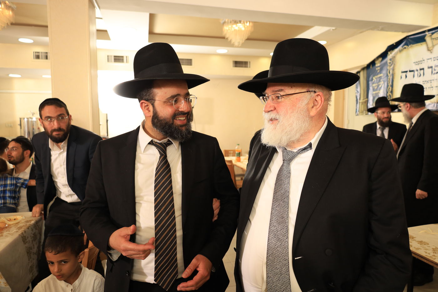 תלמידי ישיבת "מעלות התלמוד" חגגו בהכנסת ספר תורה