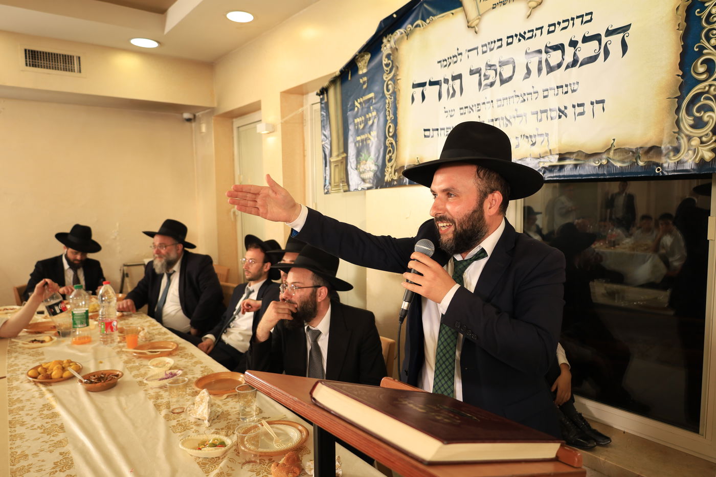 תלמידי ישיבת "מעלות התלמוד" חגגו בהכנסת ספר תורה