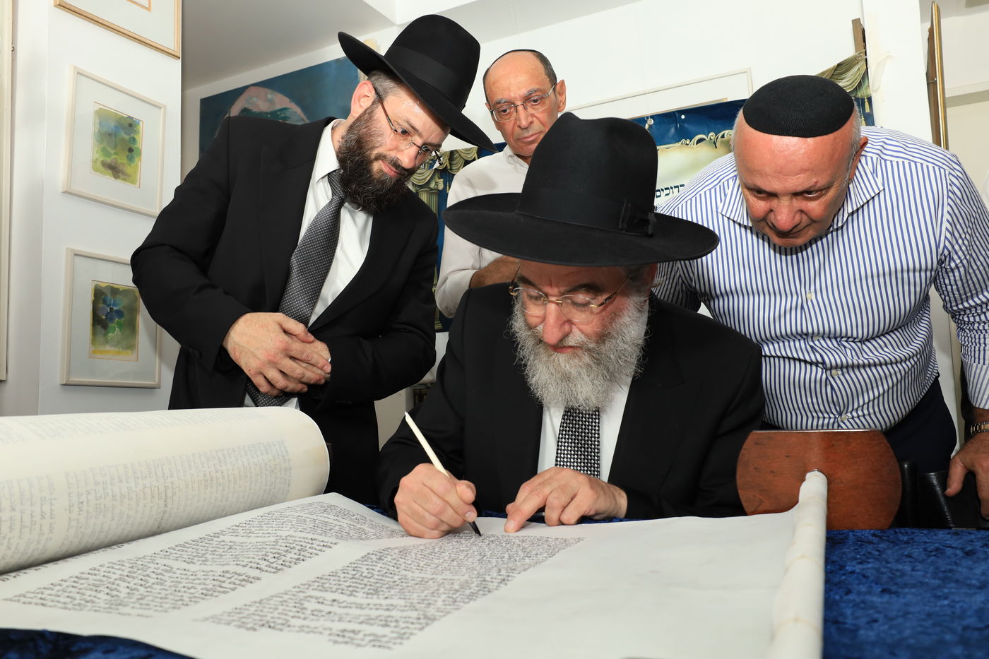 תלמידי ישיבת "מעלות התלמוד" חגגו בהכנסת ספר תורה