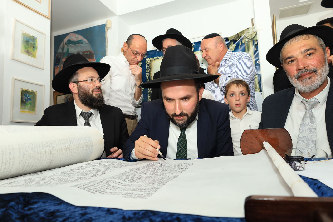 תלמידי ישיבת "מעלות התלמוד" חגגו בהכנסת ספר תורה