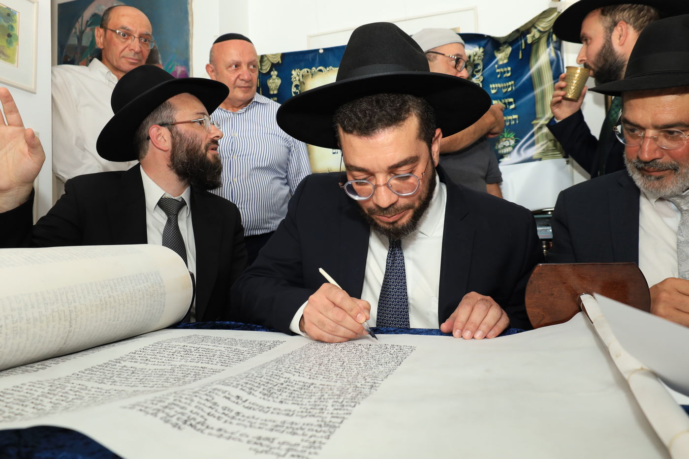 תלמידי ישיבת "מעלות התלמוד" חגגו בהכנסת ספר תורה