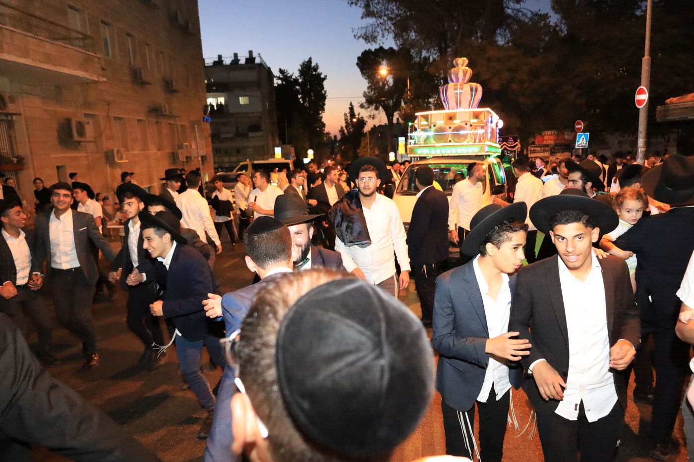 תלמידי ישיבת "מעלות התלמוד" חגגו בהכנסת ספר תורה