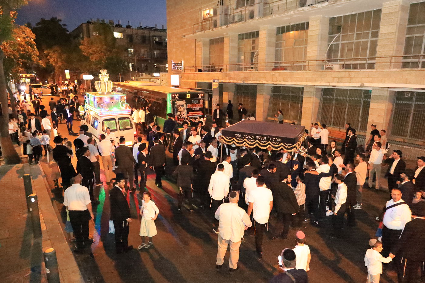 תלמידי ישיבת "מעלות התלמוד" חגגו בהכנסת ספר תורה