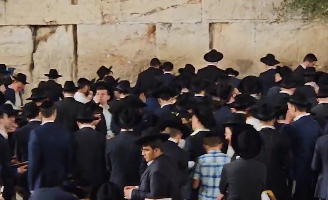 התפילות אמש בכותל להחלמת ראש הישיבה