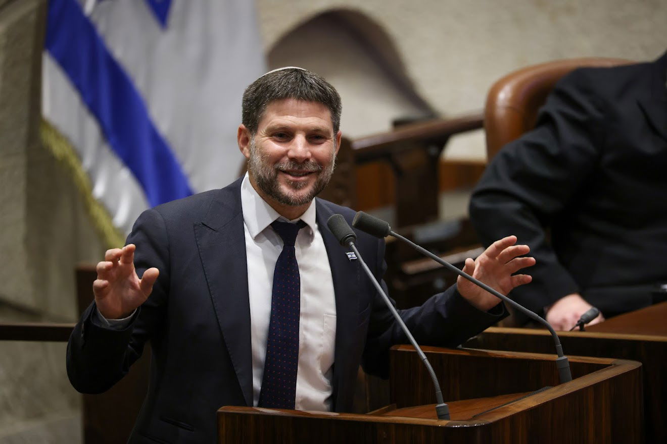 חיבוקים וצרחות: גלריה מסכמת מהלילה הדרמטי בכנסת 