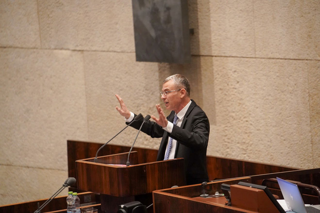 חיבוקים וצרחות: גלריה מסכמת מהלילה הדרמטי בכנסת 