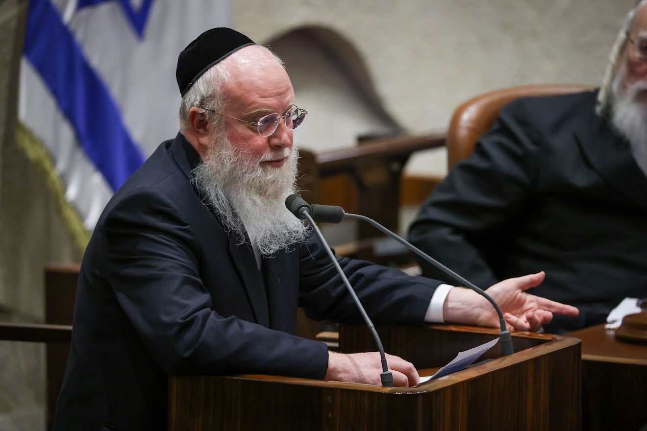 חיבוקים וצרחות: גלריה מסכמת מהלילה הדרמטי בכנסת 