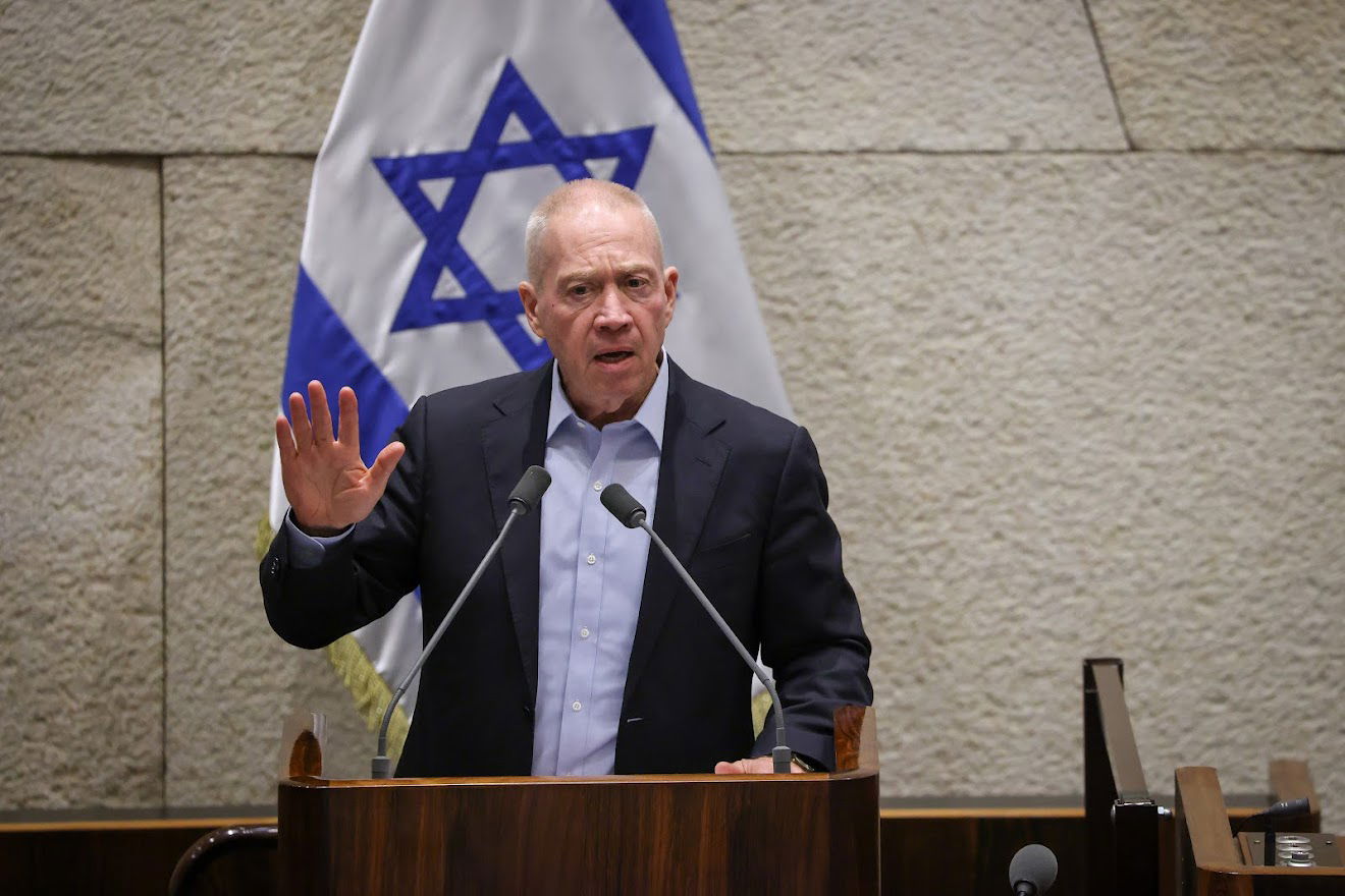 חיבוקים וצרחות: גלריה מסכמת מהלילה הדרמטי בכנסת 