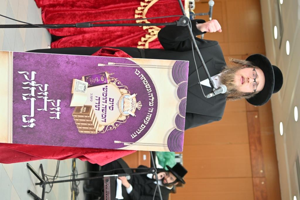 ילדי כיתה ג' בתלמוד תורה 'זיו התורה' חגגו את סיום חמשה חומשי תורה | תיעוד