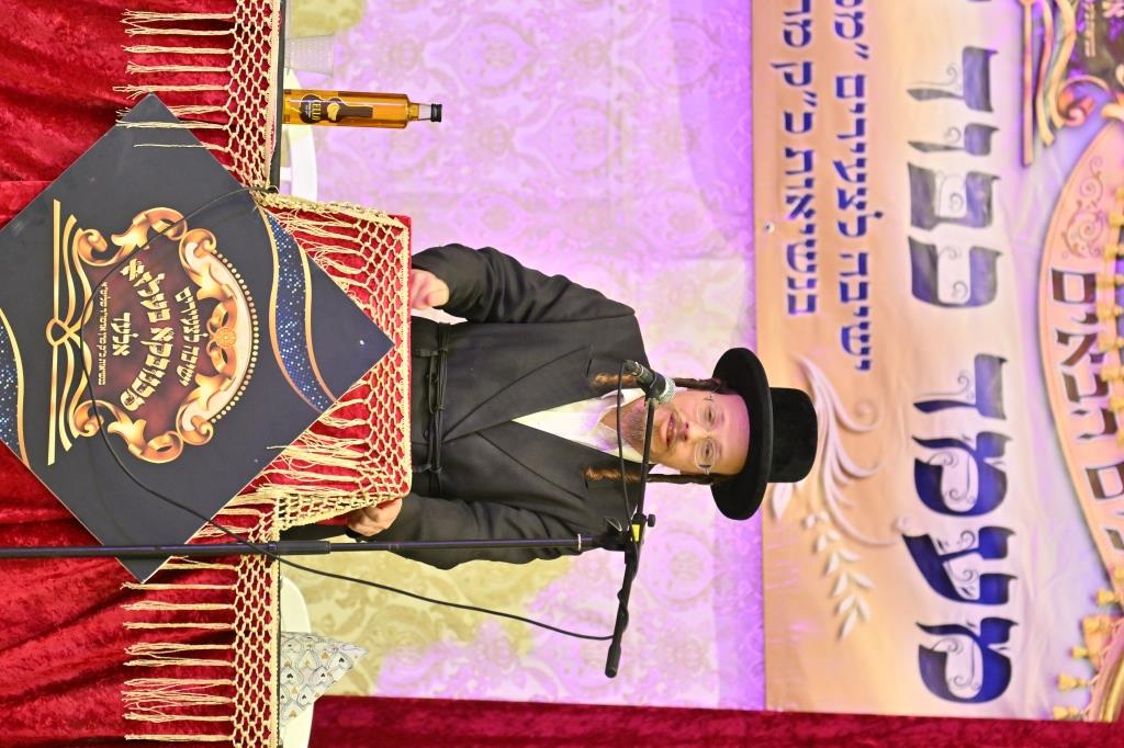 חלוקת תעודות ופרסים לתלמידי ישיבת מכנובקא בעלזא באלעד | תיעוד