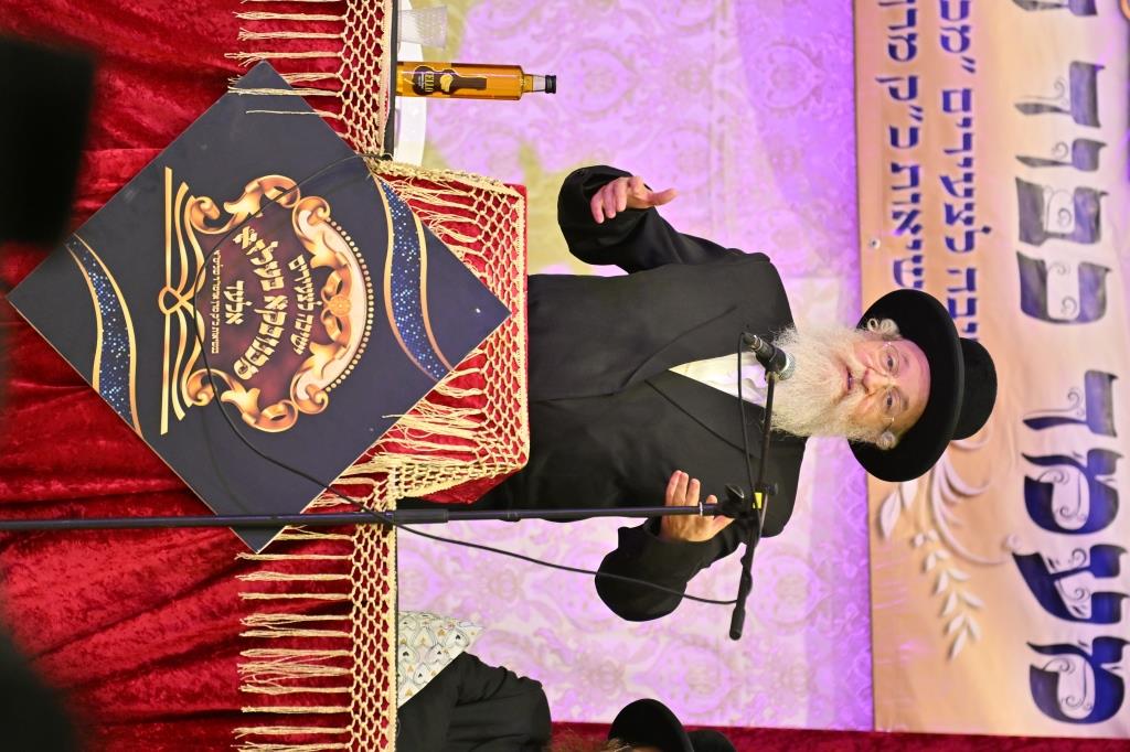 חלוקת תעודות ופרסים לתלמידי ישיבת מכנובקא בעלזא באלעד | תיעוד