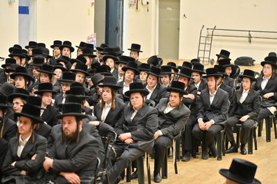 חלוקת תעודות ופרסים לתלמידי ישיבת מכנובקא בעלזא באלעד | תיעוד