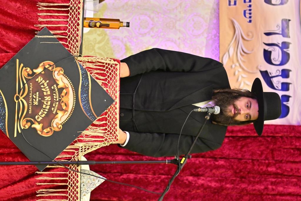 חלוקת תעודות ופרסים לתלמידי ישיבת מכנובקא בעלזא באלעד | תיעוד