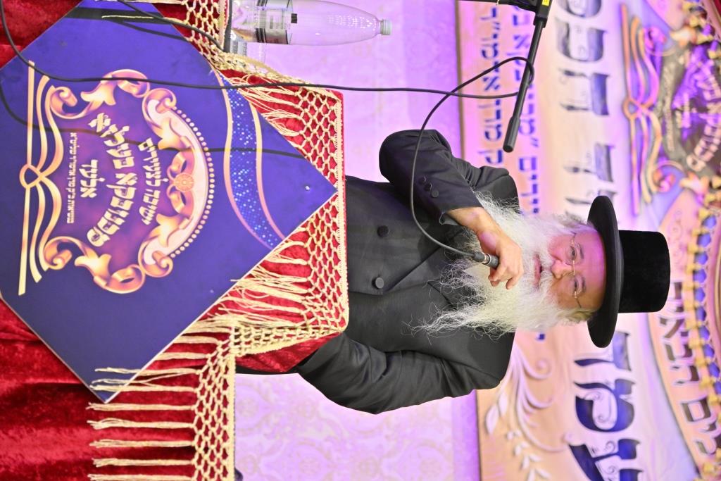 חלוקת תעודות ופרסים לתלמידי ישיבת מכנובקא בעלזא באלעד | תיעוד