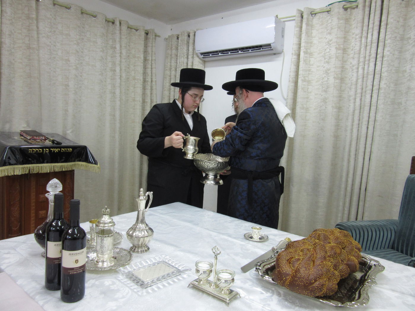 קרעטשניף - קרית גת: סעודת ההילולא לאדמו"ר זצ"ל