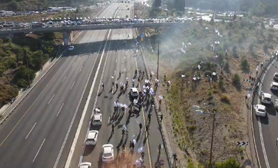 מעין הציפור: כך המפגינים הצליחו לחסום את כביש 1 | תיעוד