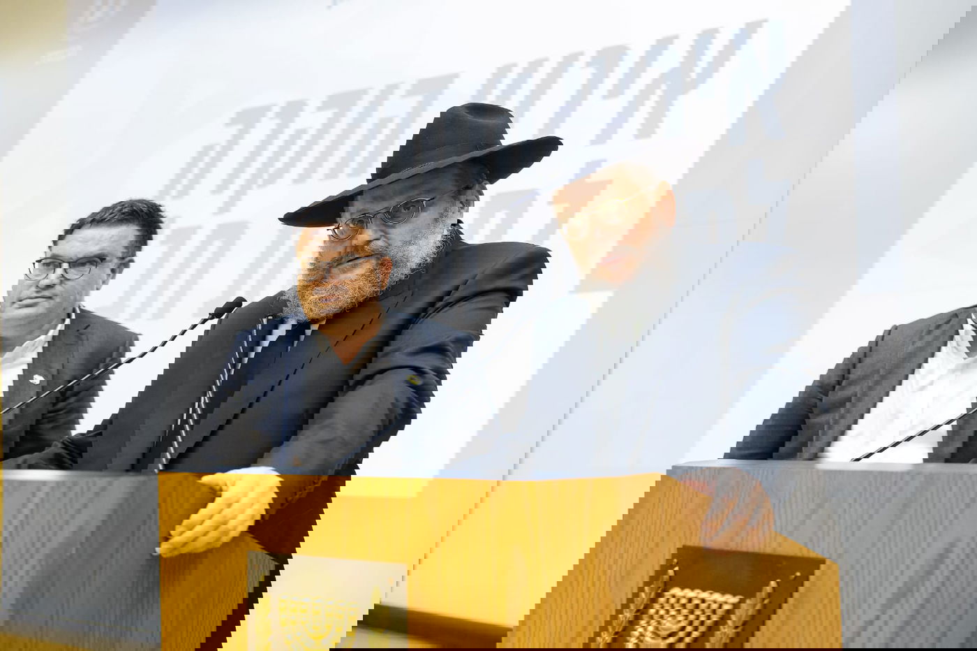 בצל הסערה: הקואליציה והאופוזיציה שילבו כוחות